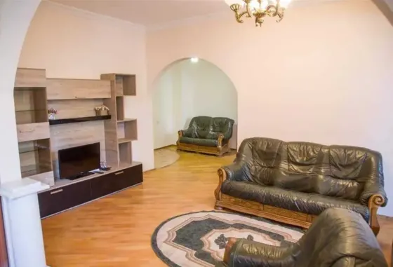 ქირავდება 3 ოთახიანი ბინა 100მ² 2/15 სართ თბილისი