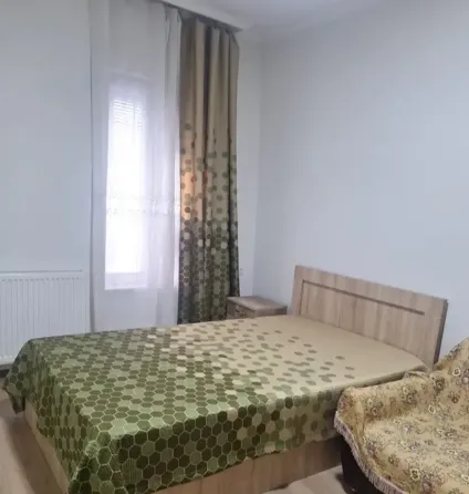 ქირავდება 2 ოთახიანი ბინა 50მ² 1/2 სართ თბილისი
