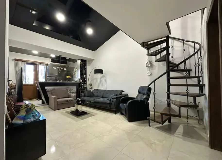 ქირავდება 3 ოთახიანი ბინა 110მ² 6/6 სართ თბილისი - photo 1