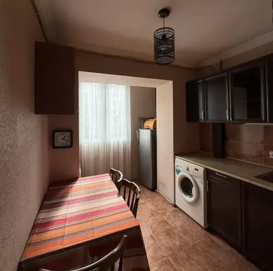 ქირავდება 1 ოთახიანი ბინა 40მ² 2/6 სართ თბილისი