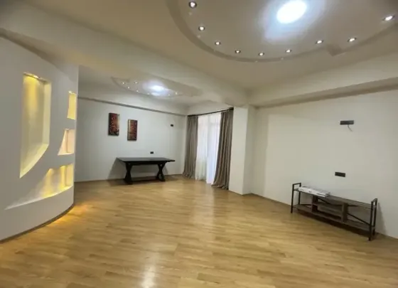 ქირავდება 4 ოთახიანი ბინა 150მ² 6/11 სართ თბილისი