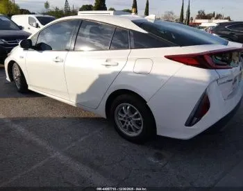 Toyota Prius 1.8L 2017 თბილისი