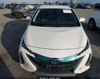 Toyota Prius 1.8L 2017 თბილისი