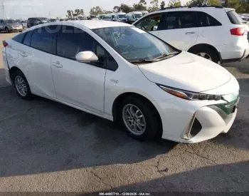 Toyota Prius 1.8L 2017 თბილისი - photo 2