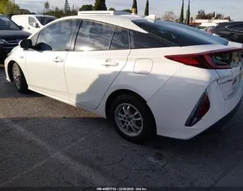 Toyota Prius 1.8L 2017 თბილისი - photo 4