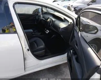 Toyota Prius 1.8L 2017 თბილისი - photo 7
