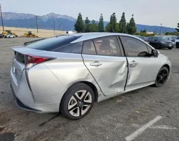 Toyota Prius 1.8L 2016 თბილისი