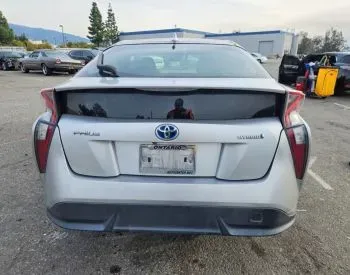 Toyota Prius 1.8L 2016 თბილისი