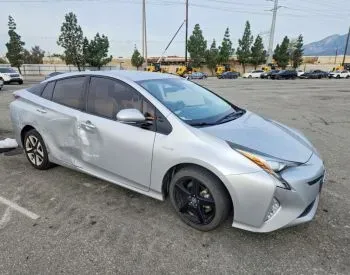 Toyota Prius 1.8L 2016 თბილისი