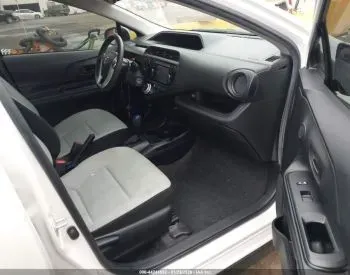 Toyota Prius C 1.5L 2017 თბილისი