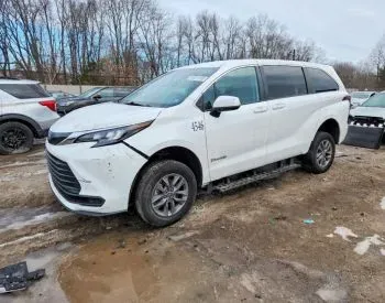 Toyota Sienna 2.5L 2024 თბილისი