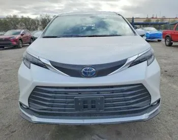 Toyota Sienna 2.5L 2025 თბილისი