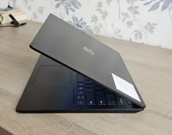 Microsoft Surface Laptop 5 არის 2022 წლის თანამედროვე მოდელი, რომელიც გამორჩეულია მაღალი ხარისხის ტე თბილისი