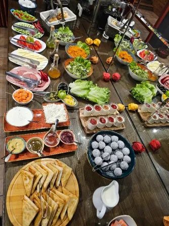 სასტუმროს მზარეული, საუზმეზე თბილისი