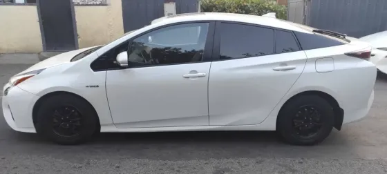 Toyota Prius 1.8L 2016 თბილისი