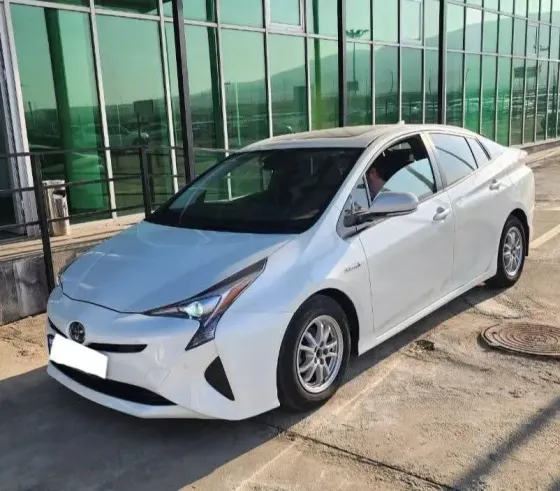 Toyota Prius 1.8L 2016 თბილისი