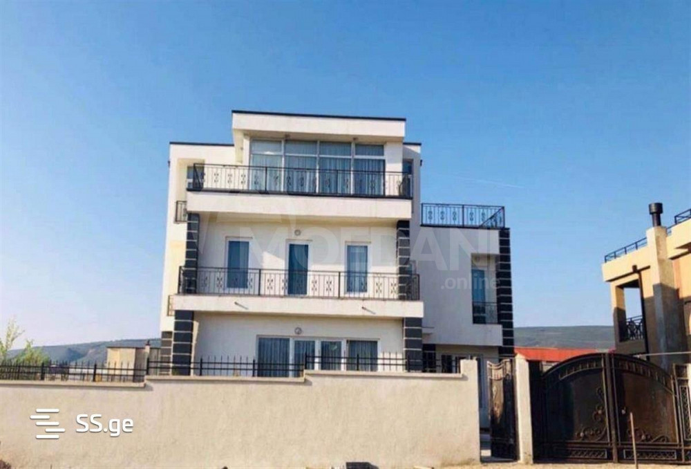 House for sale 400м² Tbilisi - photo 1