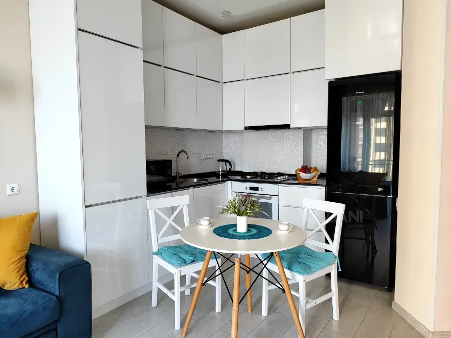 Сдам 2-комн. квартиру на сутки в Батуми  45м² 6/8 эт. Батуми - изображение 1