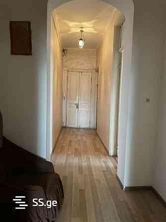 Продам 7+-комн. квартиру 245м² 3/3 эт. Тбилиси