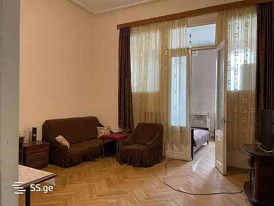 Продам 7+-комн. квартиру 245м² 3/3 эт. Тбилиси