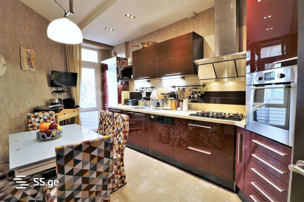 იყიდება 5 ოთახიანი ბინას 197მ² 3/6 სართ თბილისი - photo 1