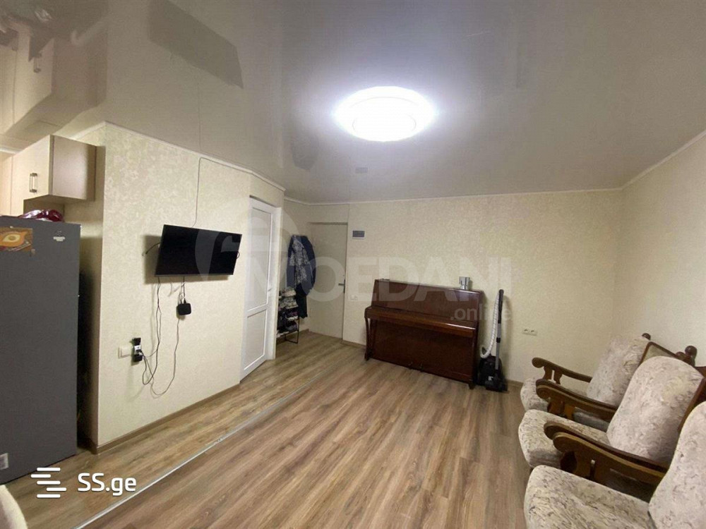 იყიდება 3 ოთახიანი ბინას 48მ² 3/9 სართ თბილისი - photo 1