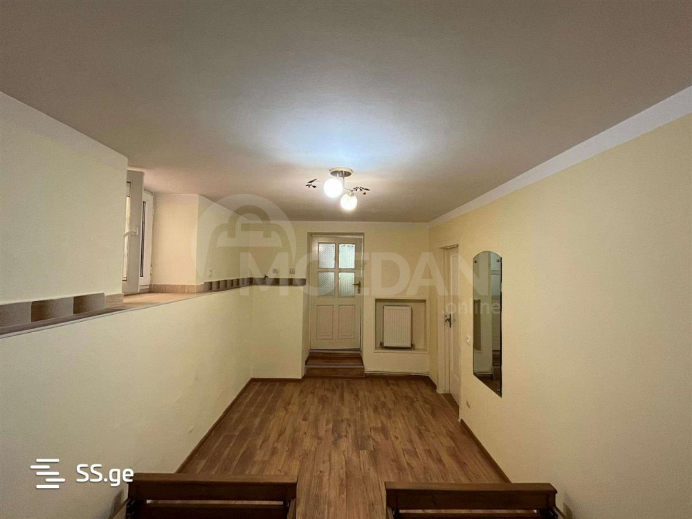 ქირავდება 2 ოთახიანი ბინა 40მ² 1/3 სართ თბილისი - photo 1