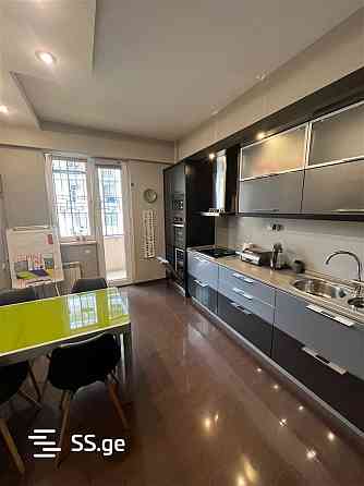 ქირავდება 3 ოთახიანი ბინა 120მ² 3/10 სართ თბილისი