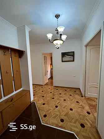 ქირავდება 3 ოთახიანი ბინა 130მ² 5/10 სართ თბილისი