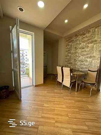 ქირავდება 5 ოთახიანი ბინა 150მ² 4/6 სართ თბილისი