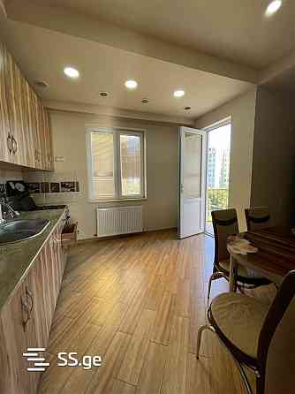 ქირავდება 5 ოთახიანი ბინა 150მ² 4/6 სართ თბილისი