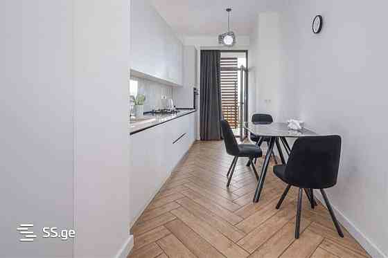 იყიდება 4 ოთახიანი ბინას 145მ² 5/6 სართ თბილისი