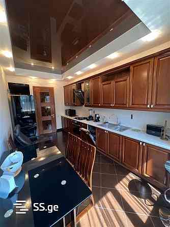 ქირავდება 3 ოთახიანი ბინა 130მ² 12/13 სართ თბილისი