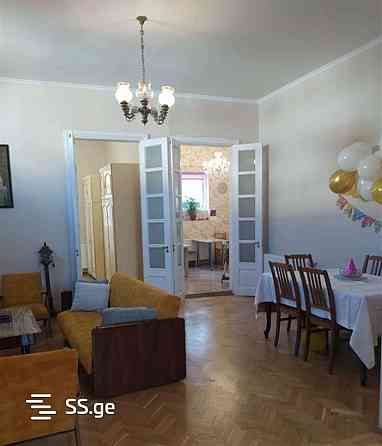 Продам 5-комн. квартиру 300м² 2/2 эт. Тбилиси