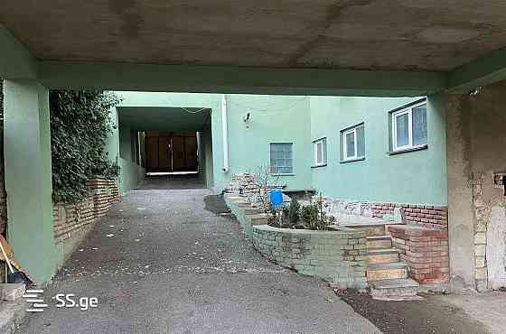 Продам 5-комн. квартиру 200м² 3/3 эт. Тбилиси