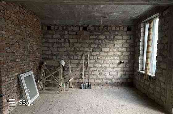 Продам 5-комн. квартиру 200м² 3/3 эт. Тбилиси