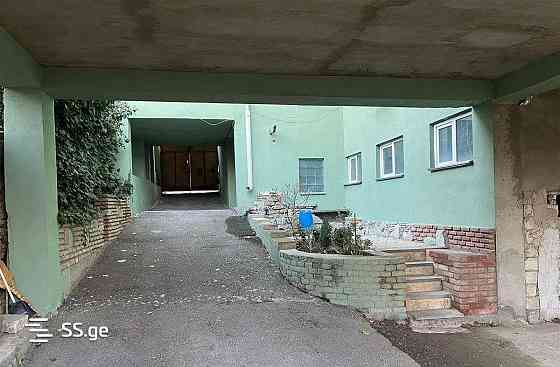 Продам 5-комн. квартиру 200м² 3/3 эт. Тбилиси