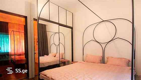 Продам 5-комн. квартиру 170м² 3/3 эт. Тбилиси