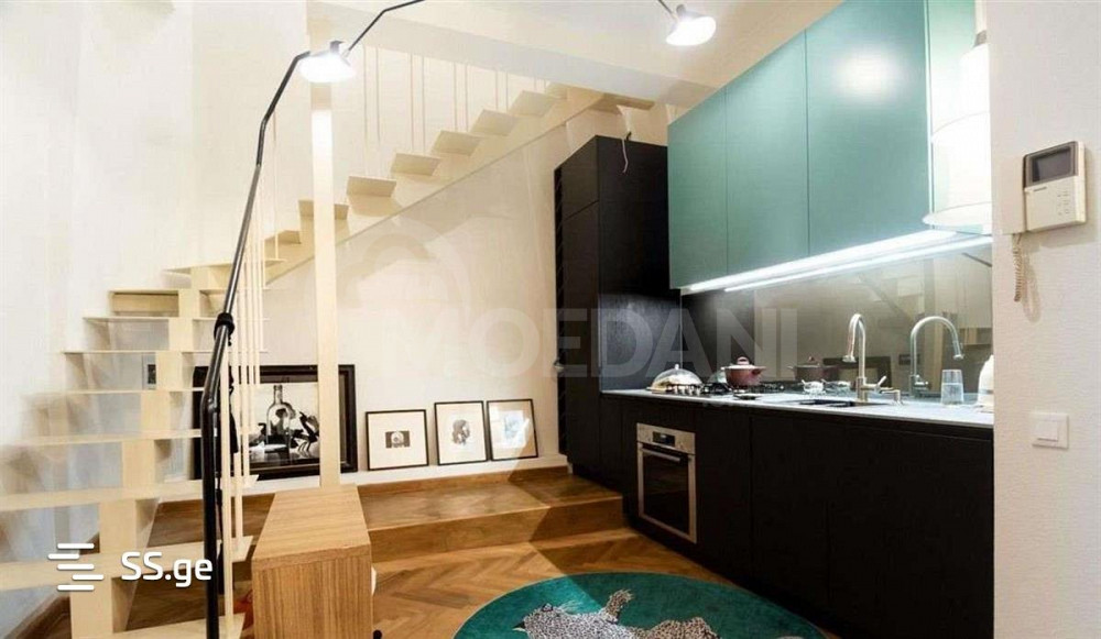 იყიდება 5 ოთახიანი ბინას 170მ² 3/3 სართ თბილისი - photo 1