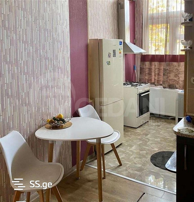 Продам 7+-комн. квартиру 200м² 2/2 эт. Тбилиси - изображение 1