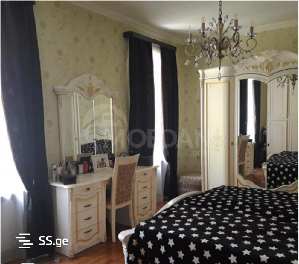 Продам 5-комн. квартиру 130м² 3/3 эт. Тбилиси - изображение 1