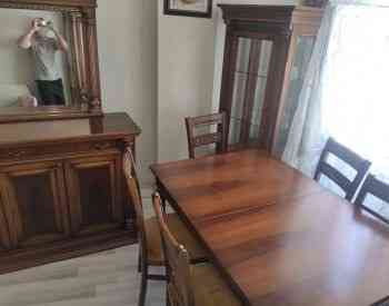 Стол в гостиной Тбилиси