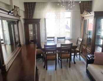 Стол в гостиной Тбилиси