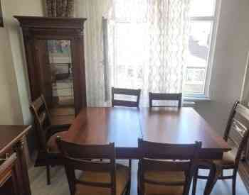 Стол в гостиной Тбилиси