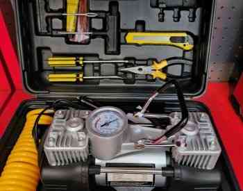 Автомобильный насос-компрессор с двумя поршнями. Тбилиси