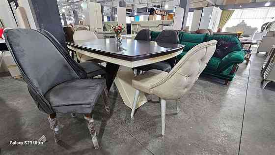 იყიდება მაგიდა სკამებით. თბილისი