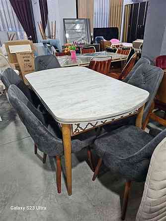 იყიდება მაგიდა სკამებით. თბილისი