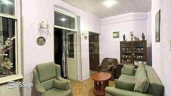 იყიდება 4 ოთახიანი ბინა ჩუღურეთში Тбилиси