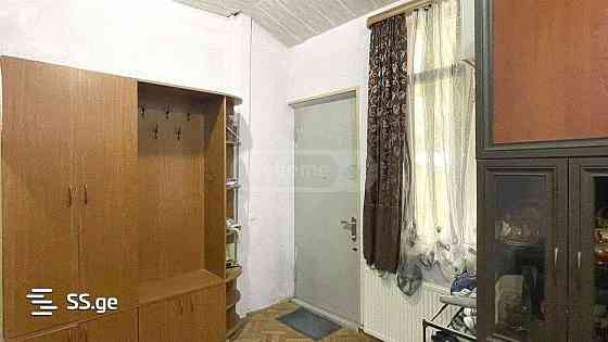 იყიდება 4 ოთახიანი ბინა ჩუღურეთში Тбилиси