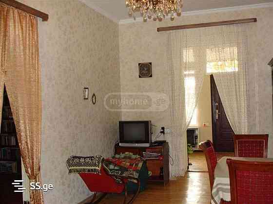 იყიდება 6 ოთახიანი ბინა ჩუღურეთში Tbilisi